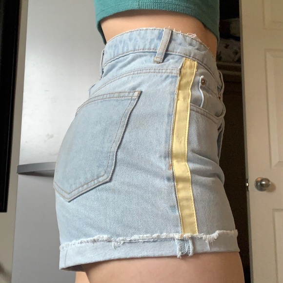 Zara High Waisted Jean Shorts 🩵💛 NEVER WORN - Picture 2 of 6